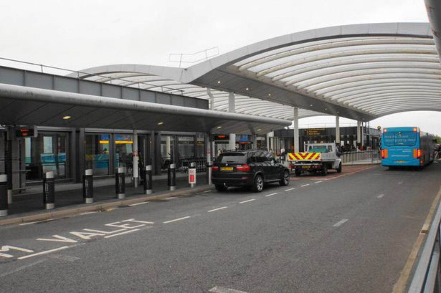 gatwick-airport-to-introduce-charges-for-vehicles-using-its-forecourts